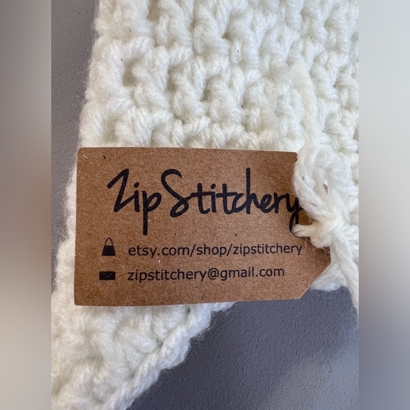 Zip Stitchery Polar Bear Hat Beanie Crochet White Black One Sz - Picture 9 of 10